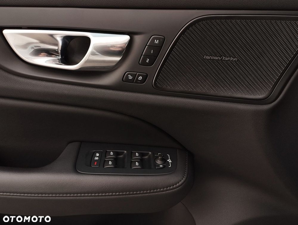 Volvo V60 Cross Country - 11