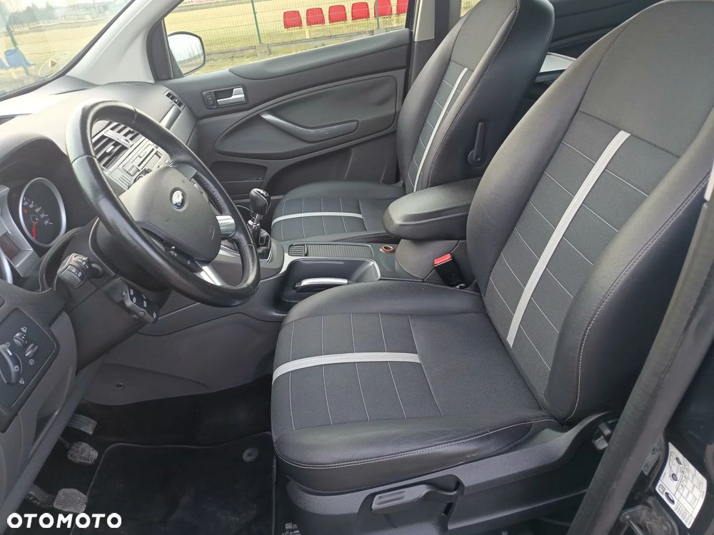 Ford Kuga 2.0 TDCi 2x4 Titanium - 20