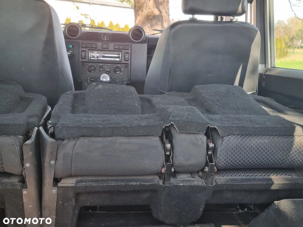 Land Rover Defender 2.4 TD4 SE - 16