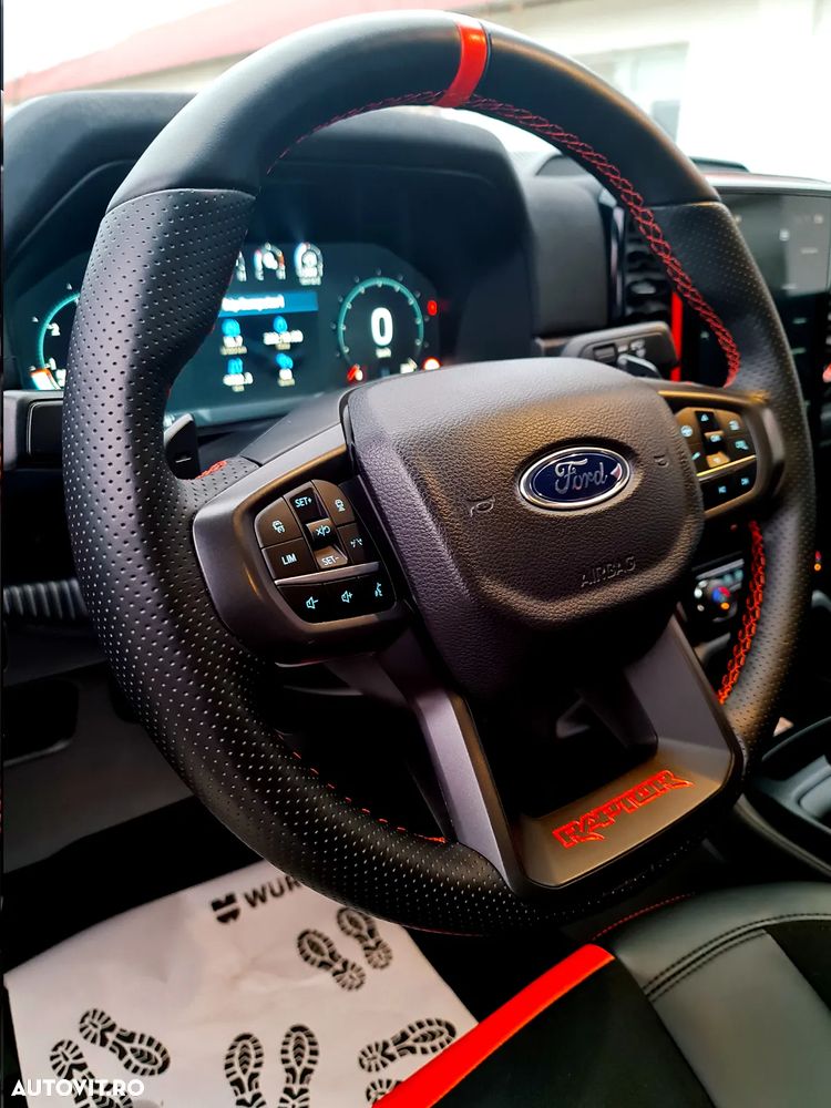 Ford Raptor - 36