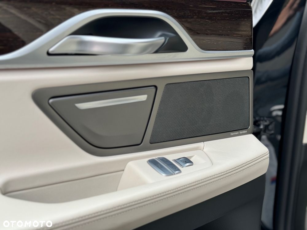 BMW Seria 7 730d xDrive mHEV - 15