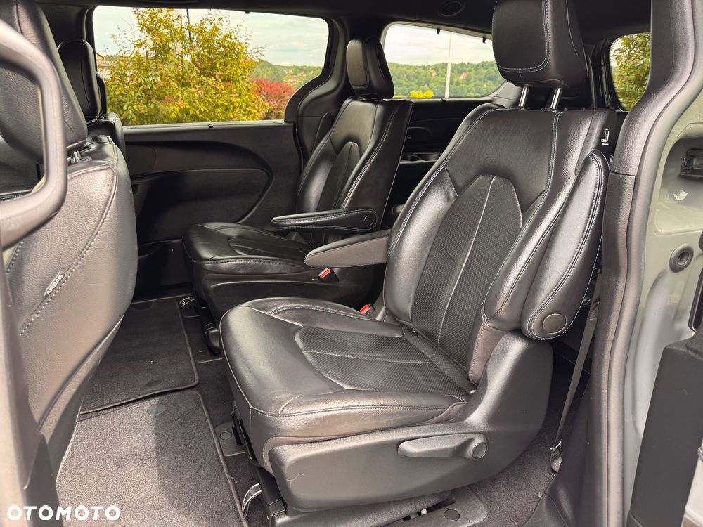 Chrysler Pacifica - 23