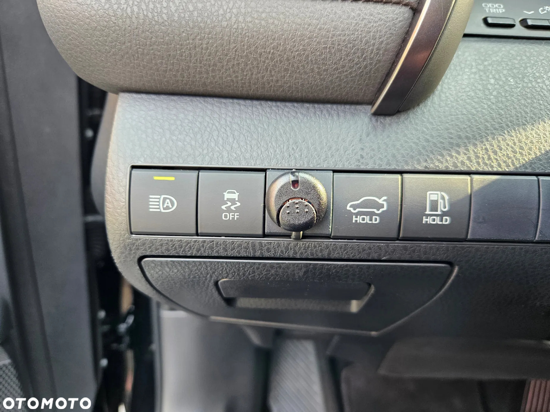 Toyota Camry 2.5 Hybrid Executive CVT - 28