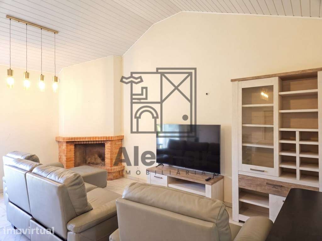 Moradia Unifamiliar Remodelada em Ambiente Rural