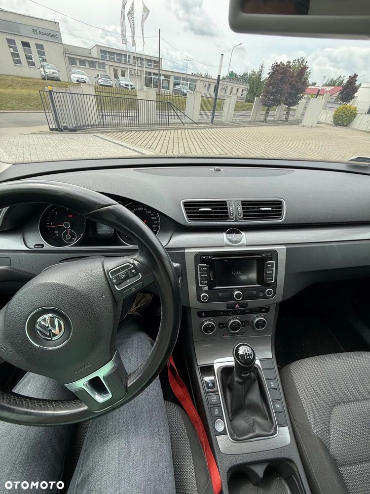 Volkswagen Passat 2.0 TDI Comfortline - 12