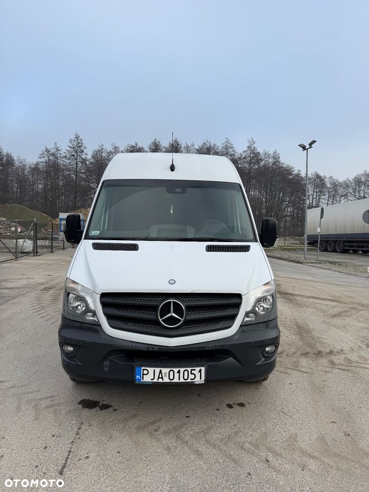 Mercedes-Benz Sprinter - 2