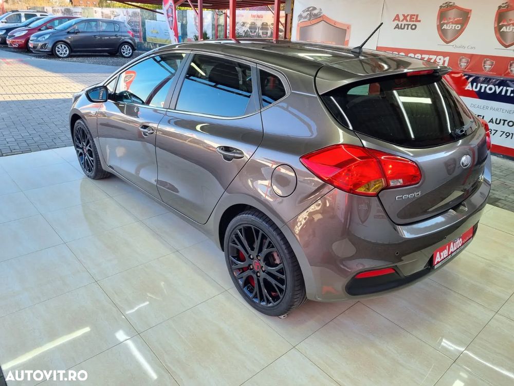 Kia Ceed - 31