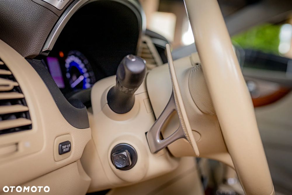 Infiniti QX70 3.0d S - 26
