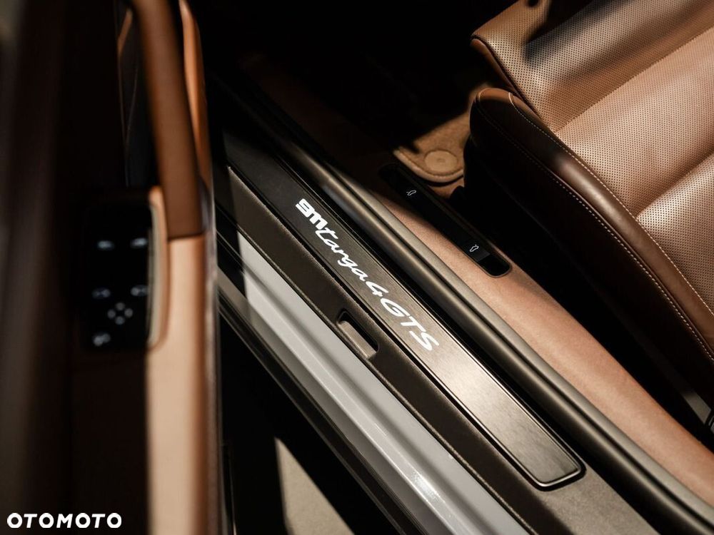 Porsche 911 Targa 4 GTS - 29