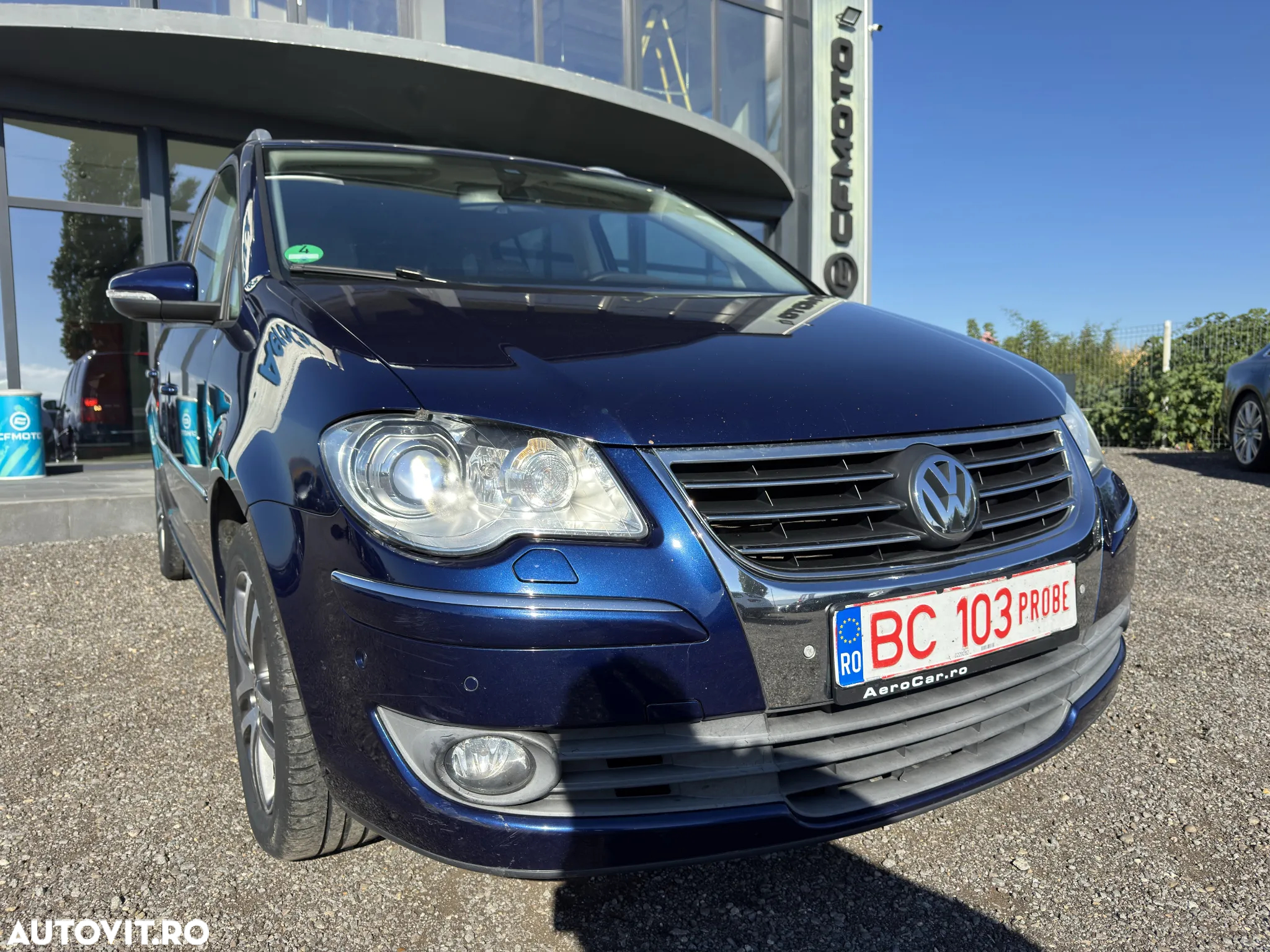 Volkswagen Touran 2.0 TDI DPF Highline DSG - 3