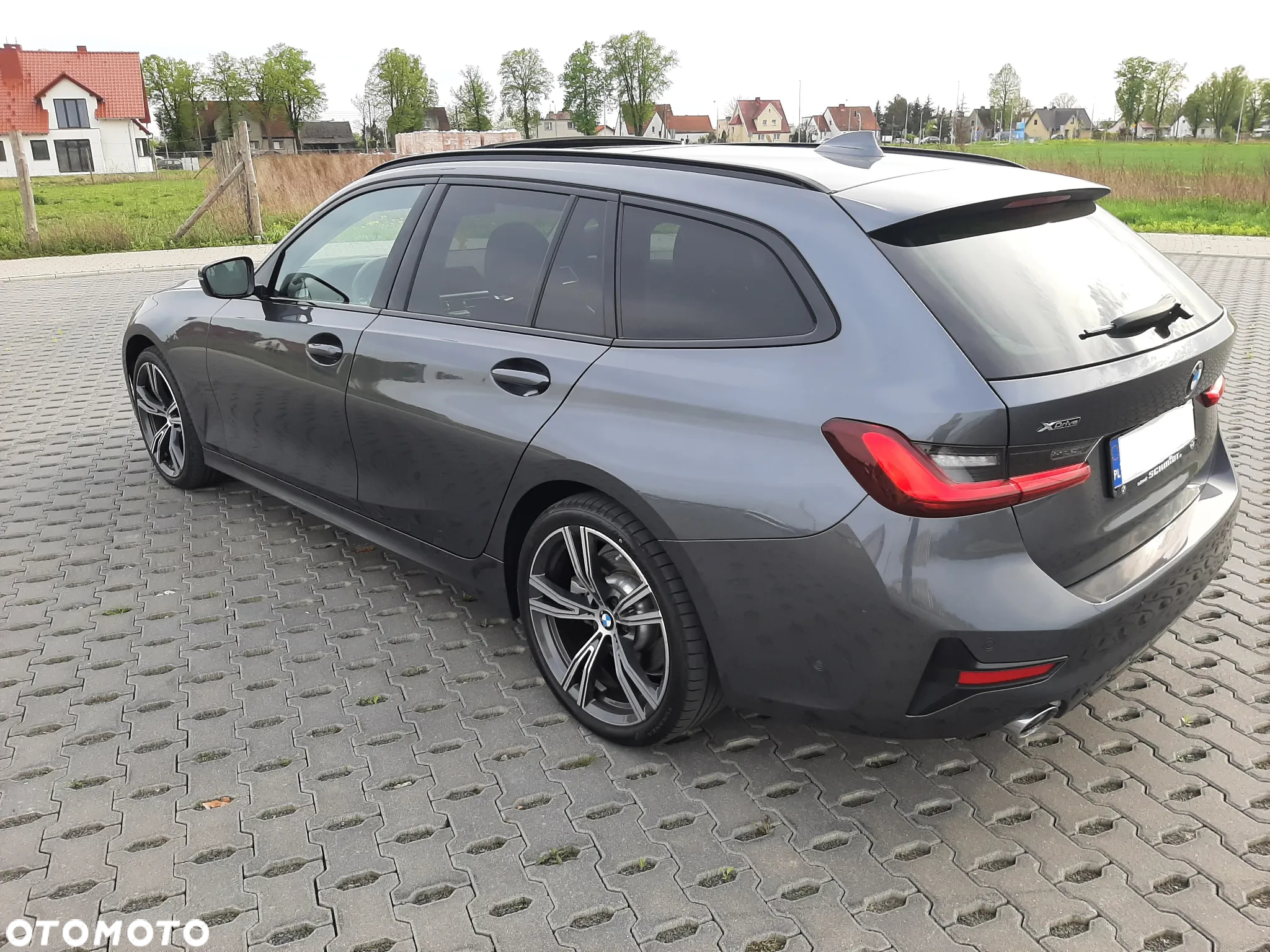 BMW Seria 3 330d Touring xDrive - 13