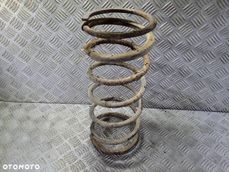 SPRĘŻYNA TYLNA MITSUBISHI PAJERO - 1