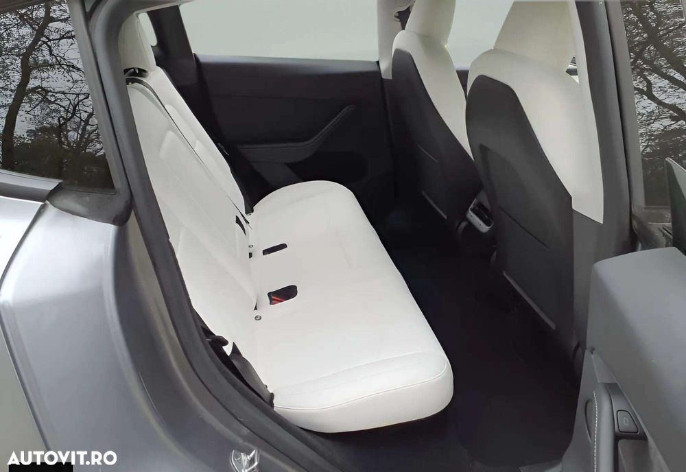 Tesla Model Y Performance Dual Motor AWD - 6