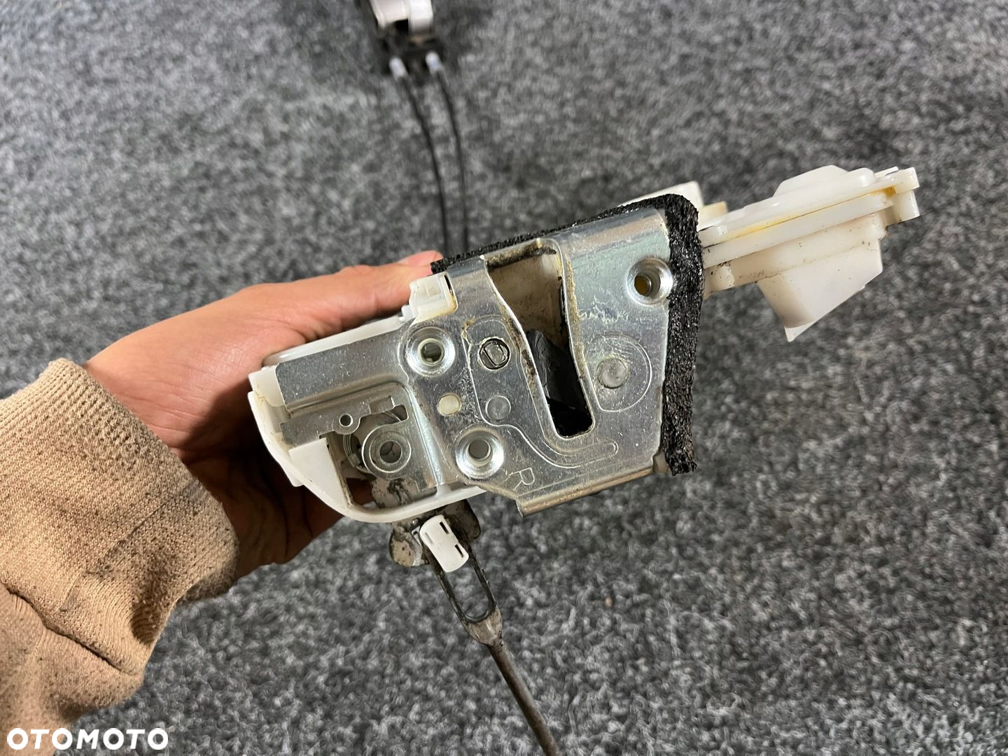 suzuki swift mk6 IV lift zamek drzwi prawy przód przedni 7pin europa - 8