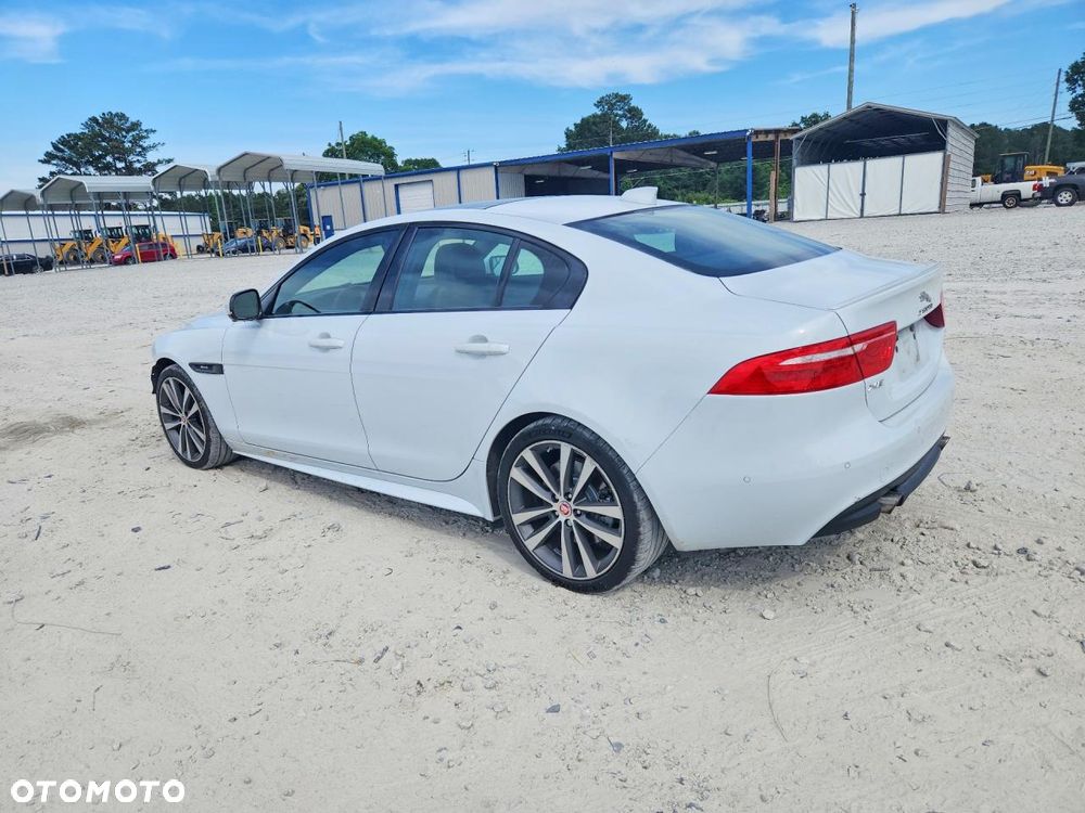 Jaguar XE - 4