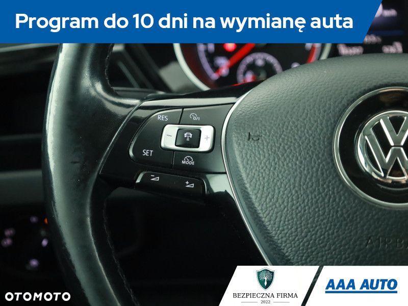 Volkswagen Touran - 19