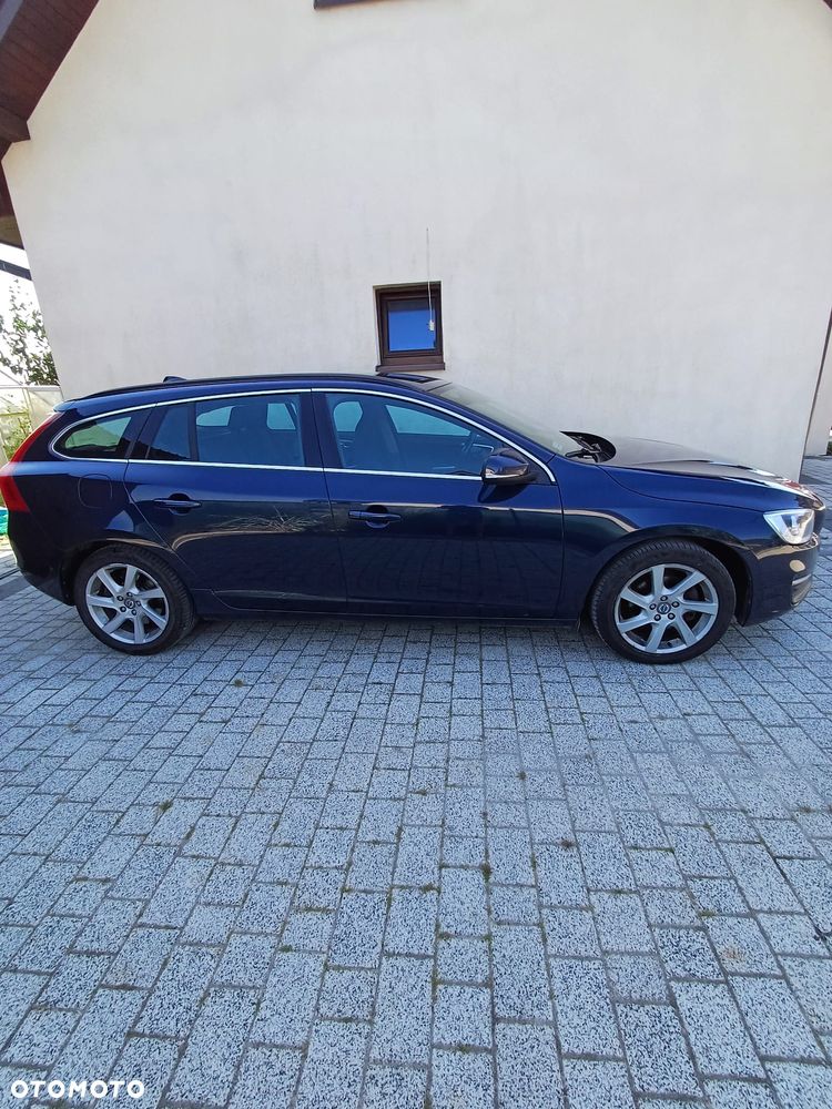 Volvo V60 D2 Momentum - 9