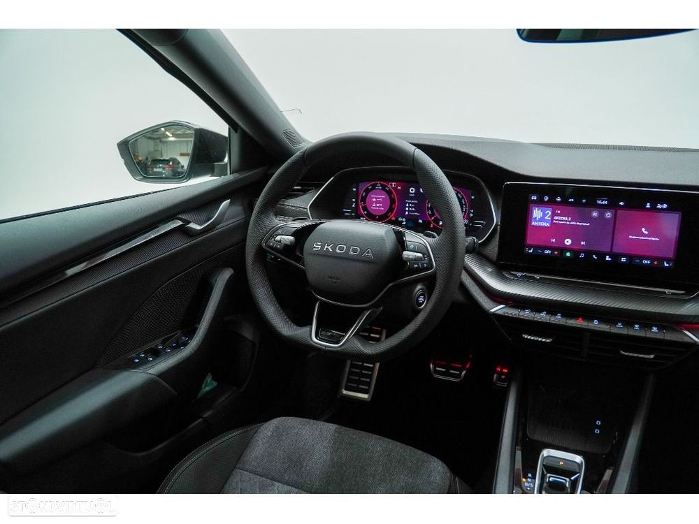 Skoda Octavia Break 2.0 TDI Sportline DSG - 24