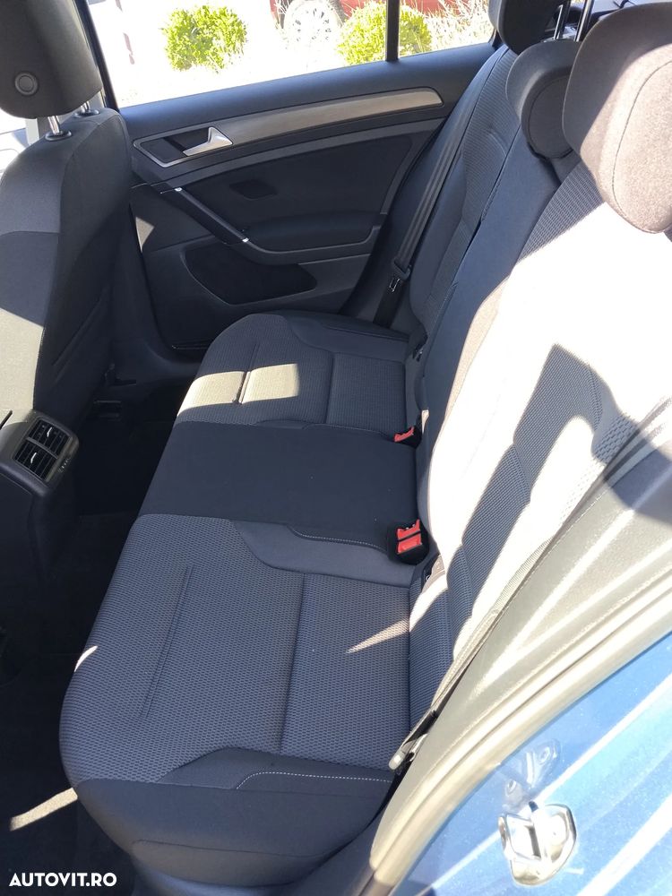 Volkswagen Golf - 10