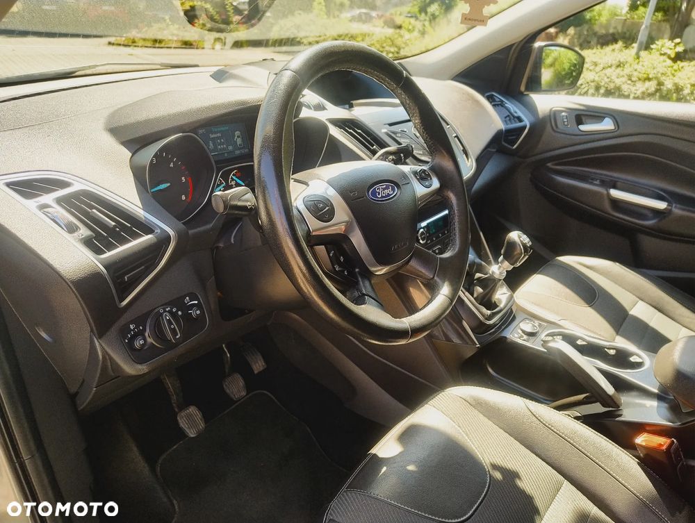 Ford Kuga 2.0 TDCi 2x4 Titanium - 10