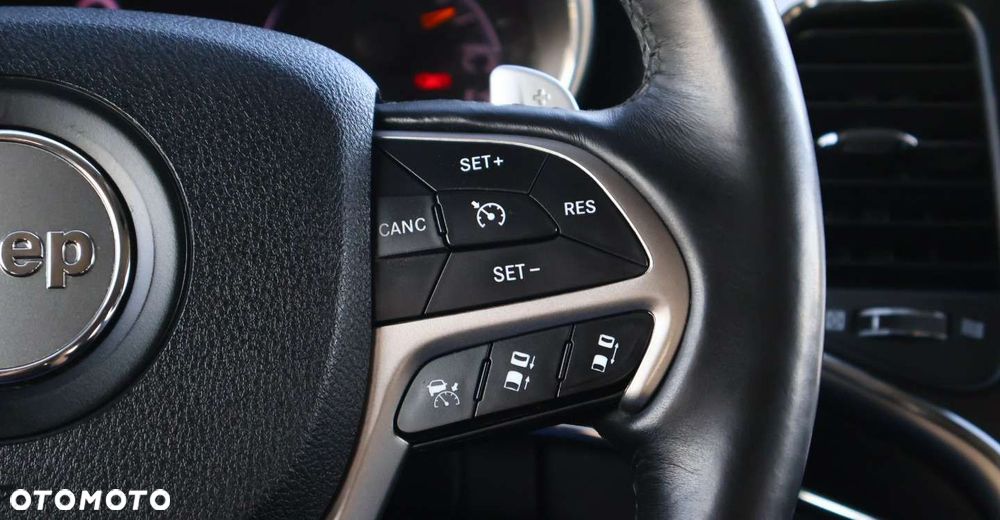 Jeep Grand Cherokee - 23