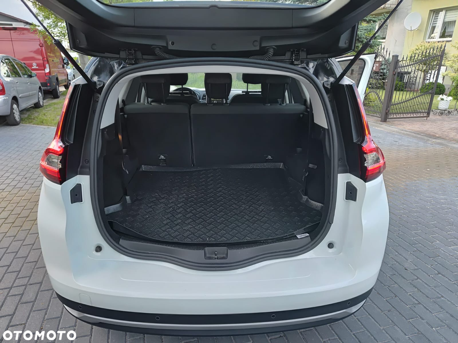 Renault Grand Scenic ENERGY dCi 130 INTENS - 11