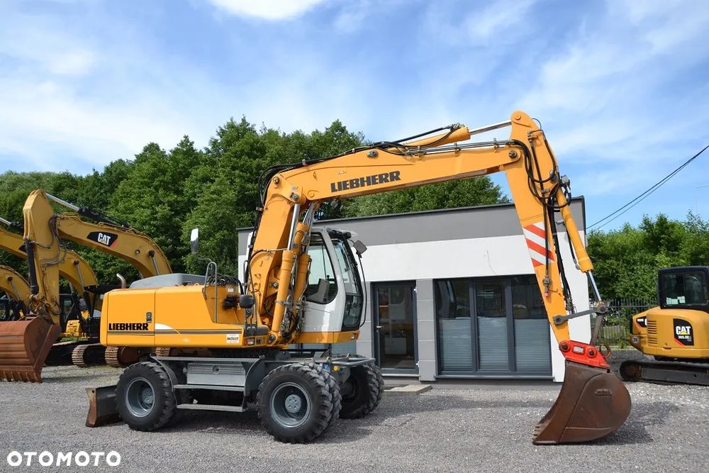 Liebherr A900 C - 13