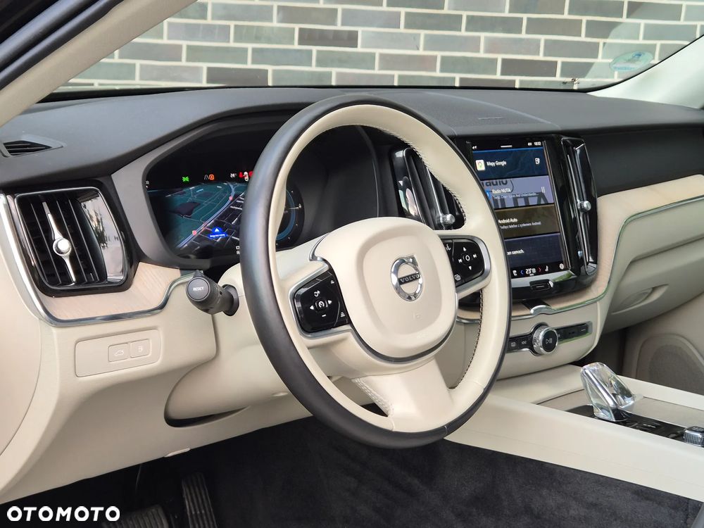 Volvo XC 60 T6 AWD Plug-In Hybrid Inscription - 16