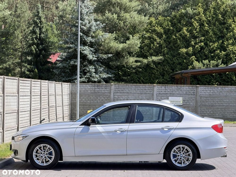 BMW Seria 3 320i Sport Line - 37