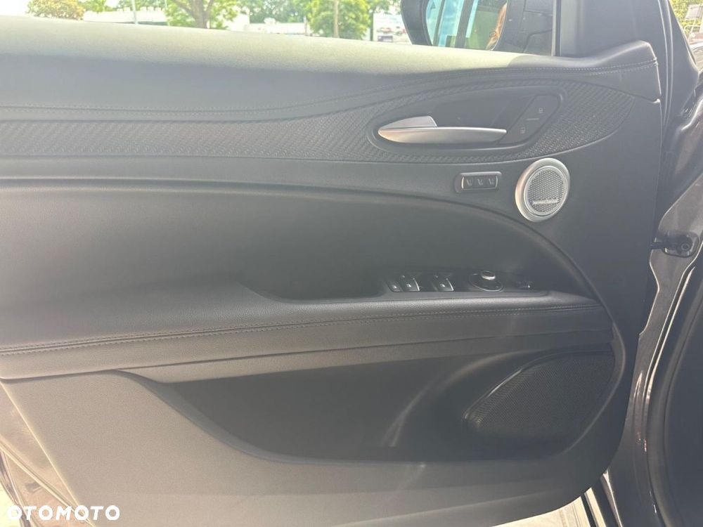 Alfa Romeo Stelvio - 14