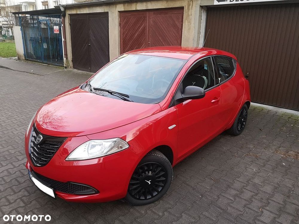 Lancia Ypsilon 1.2 8V Black&Red S&S - 11
