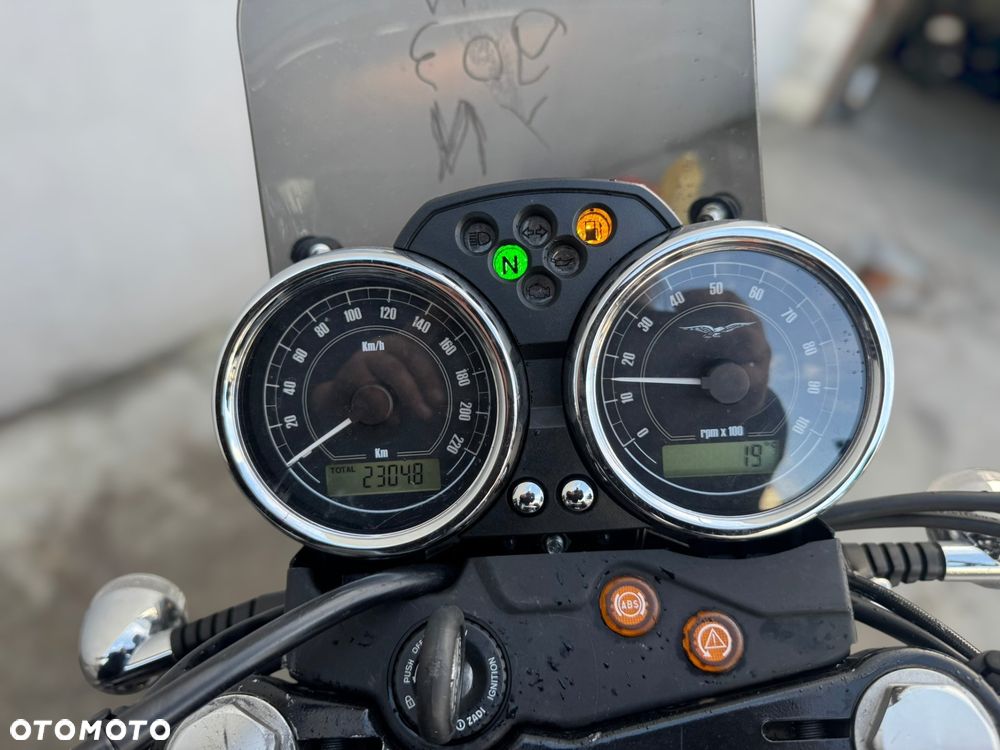 Moto Guzzi V7 - 12