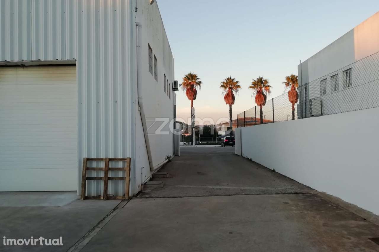 Armazéns e escritórios - Quarteira - Loulé - Grande imagem: 2/26