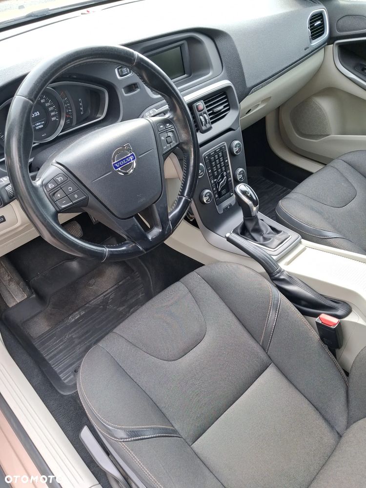 Volvo V40 T4 Momentum - 16