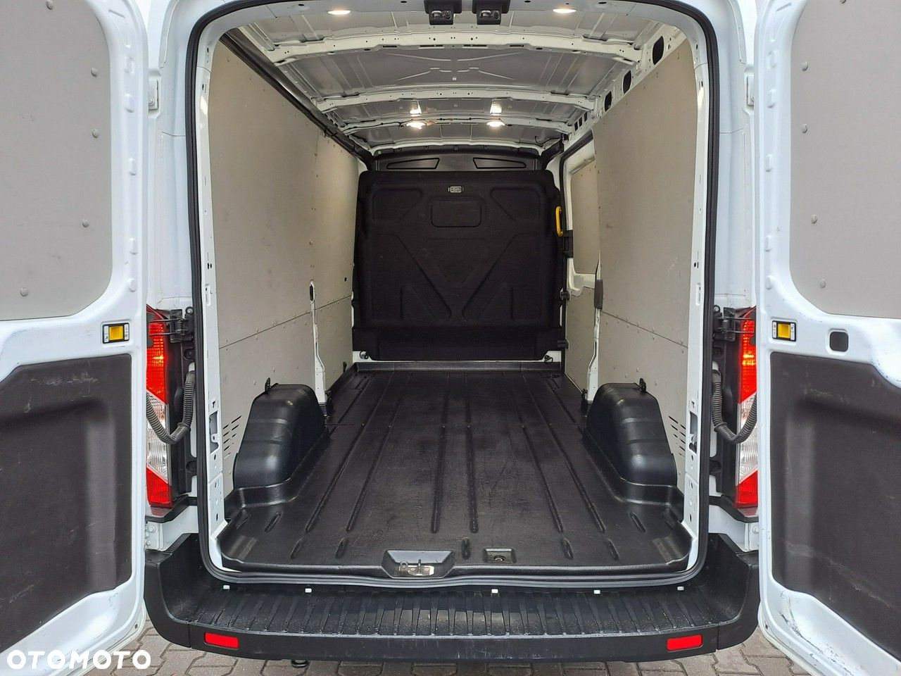 Ford Transit - 12