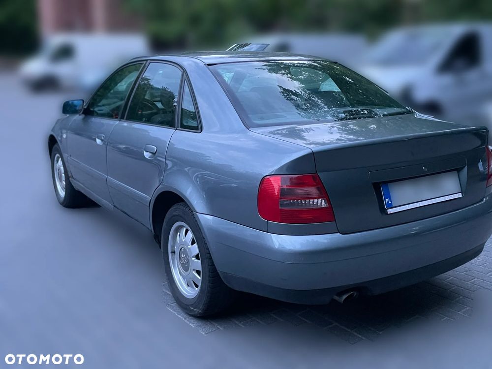 Audi A4 Limousine 1.8 - 4