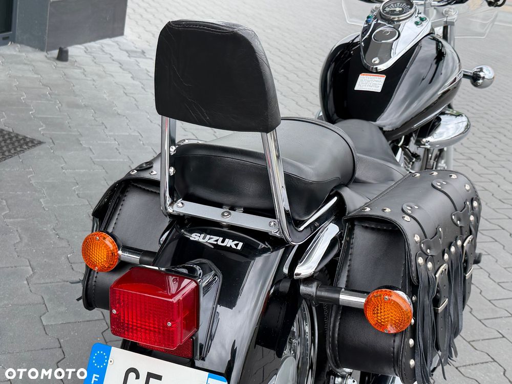Suzuki Intruder - 10