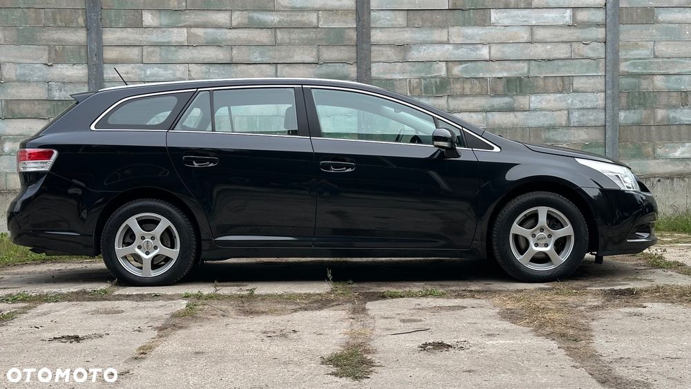Toyota Avensis 1.8 Sol - 38