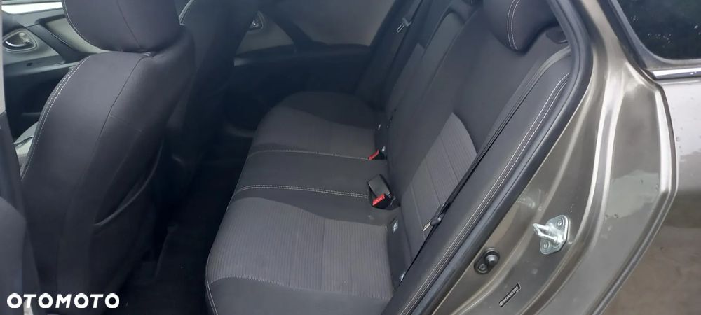 Toyota Avensis 1.8 Premium - 12