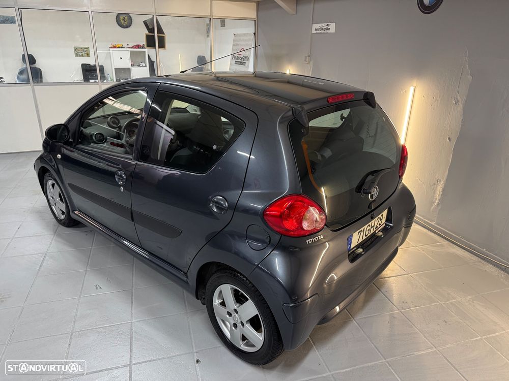 Toyota Aygo 1.0 + AC+VSC - 9