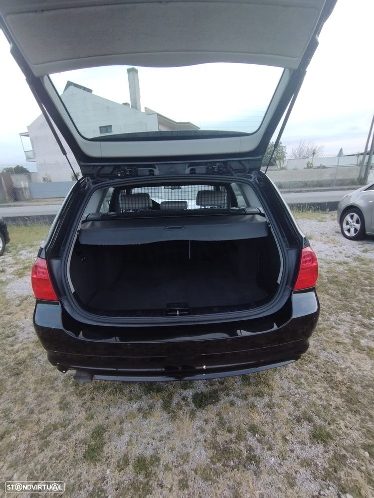 BMW 318 d LifeStyle - 28