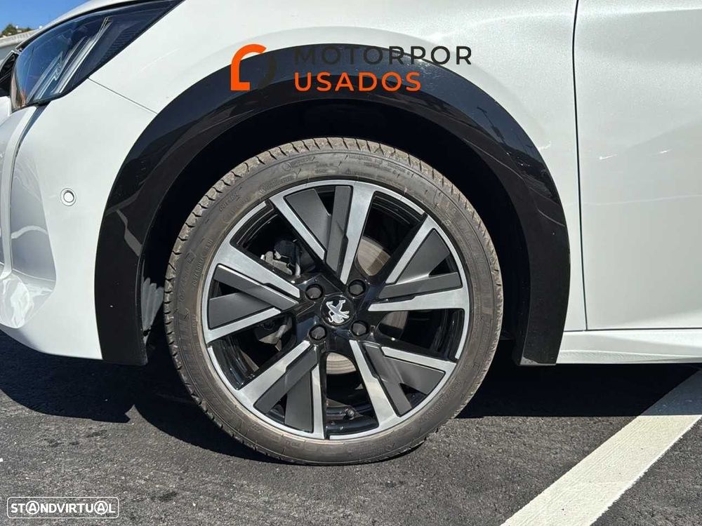 Peugeot 208 - 17