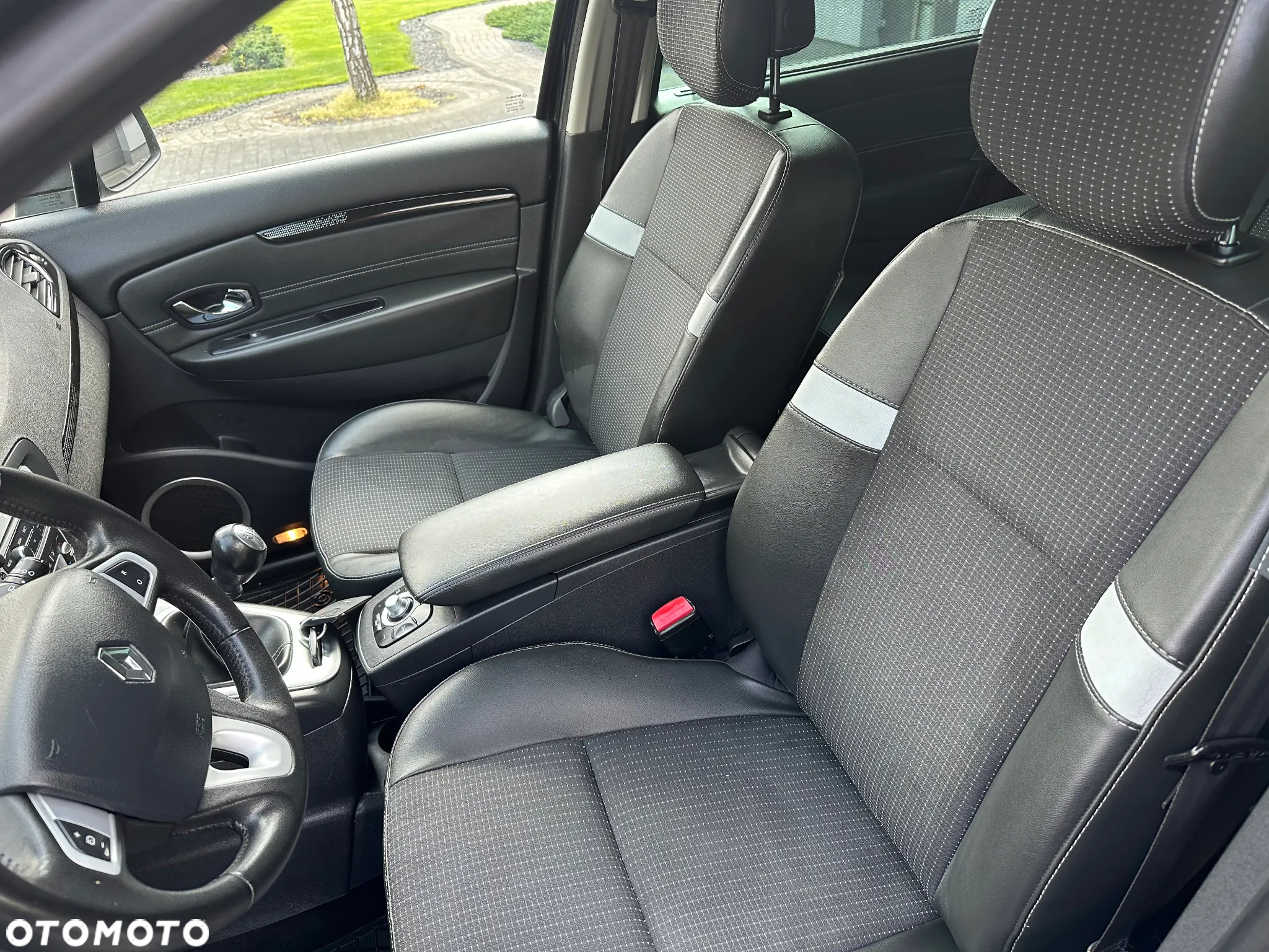 Renault Grand Scenic - 10