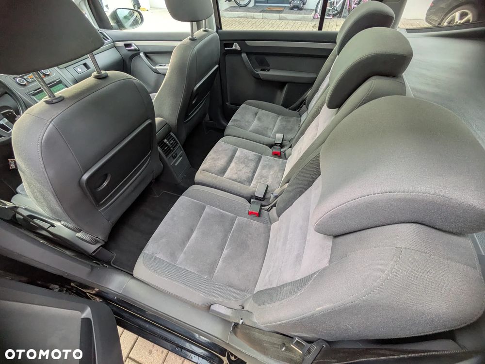 Volkswagen Touran 2.0 TDI DPF DSG Trendline - 14
