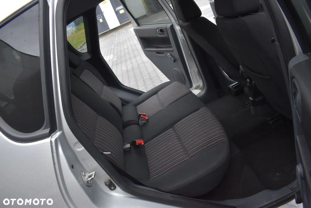 Mitsubishi Colt - 9