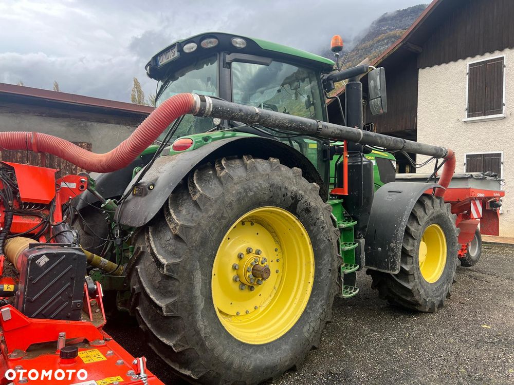 John Deere 6215R - 2