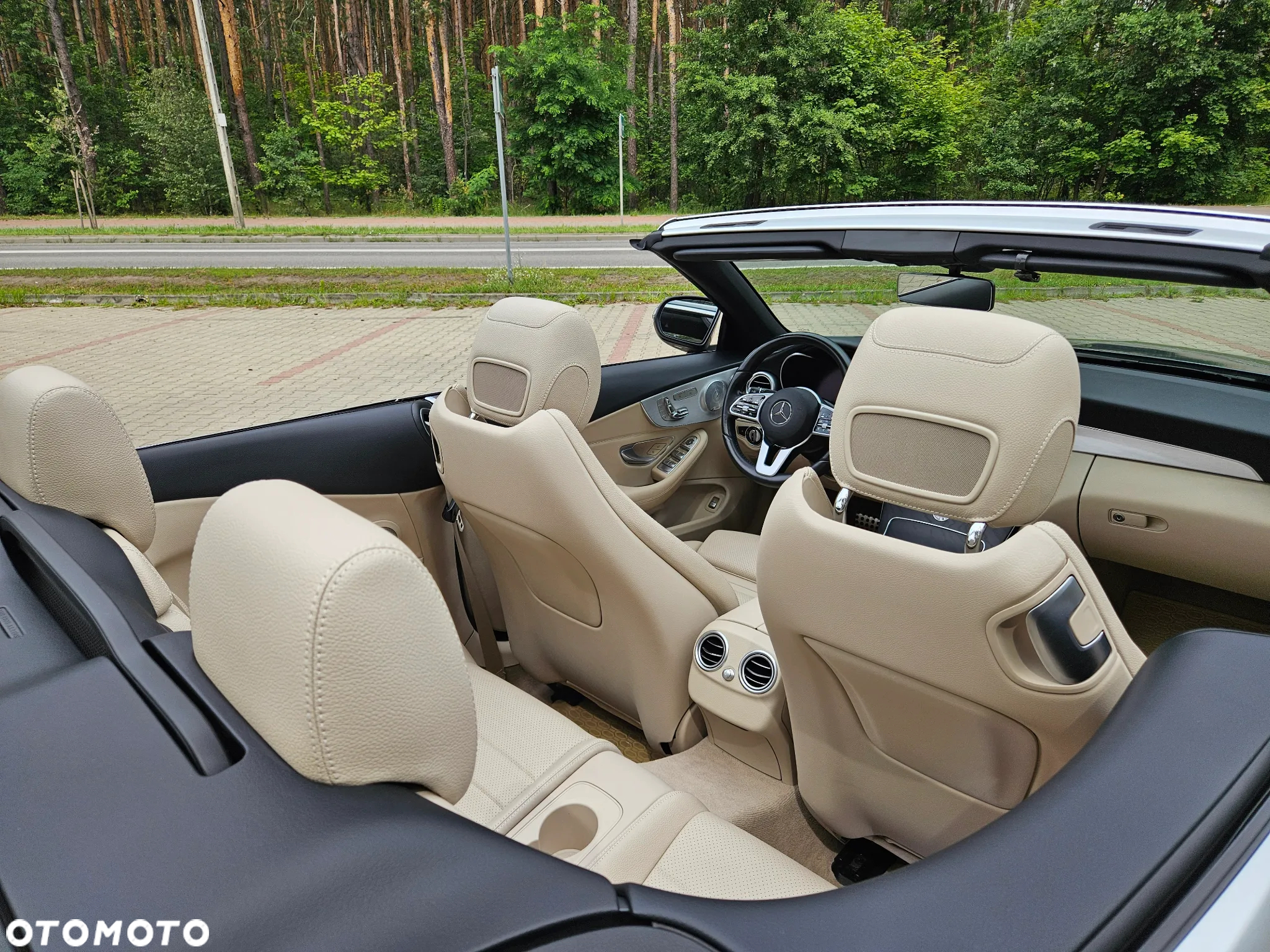 Mercedes-Benz Klasa C 300 Cabrio 4Matic 9G-TRONIC - 16
