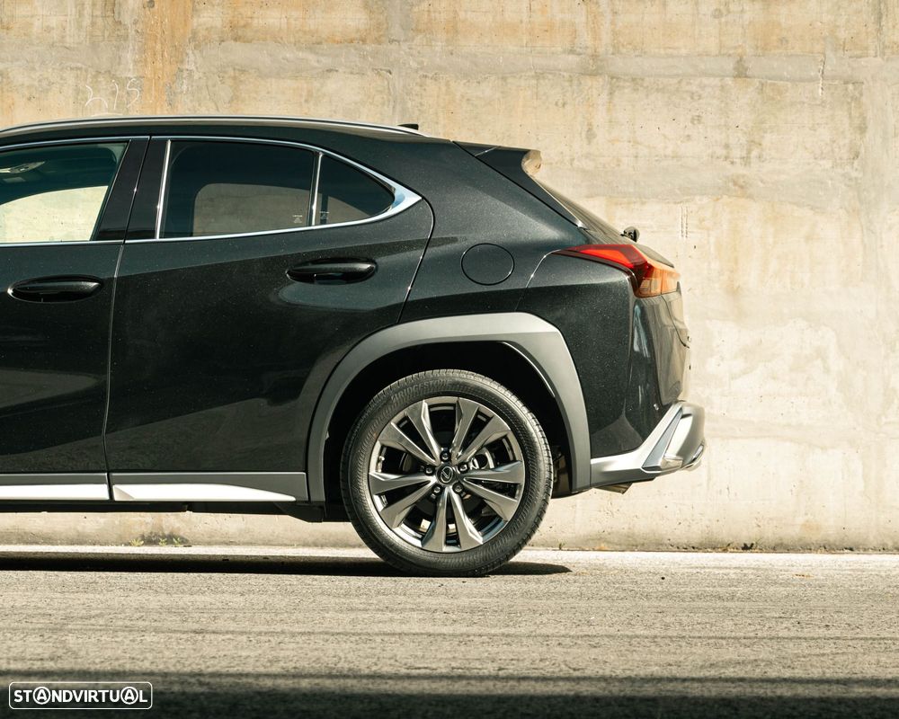Lexus UX 250h Sport (Ecrã 12.3) - 19