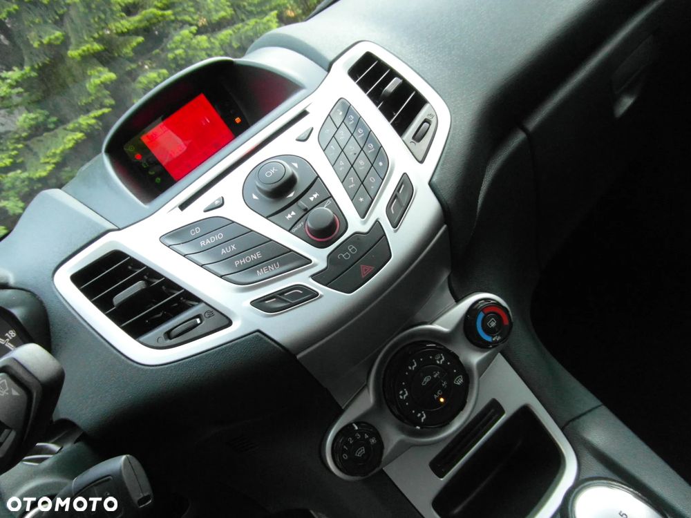 Ford Fiesta 1.25 Champions Edition - 27