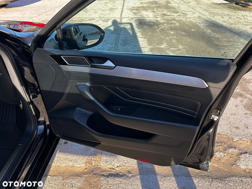 Volkswagen Passat 2.0 TSI Elegance DSG - 25